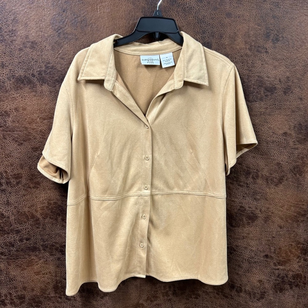 Kathy Ireland Plus 1X camel colored button down short sleeve suede-like top